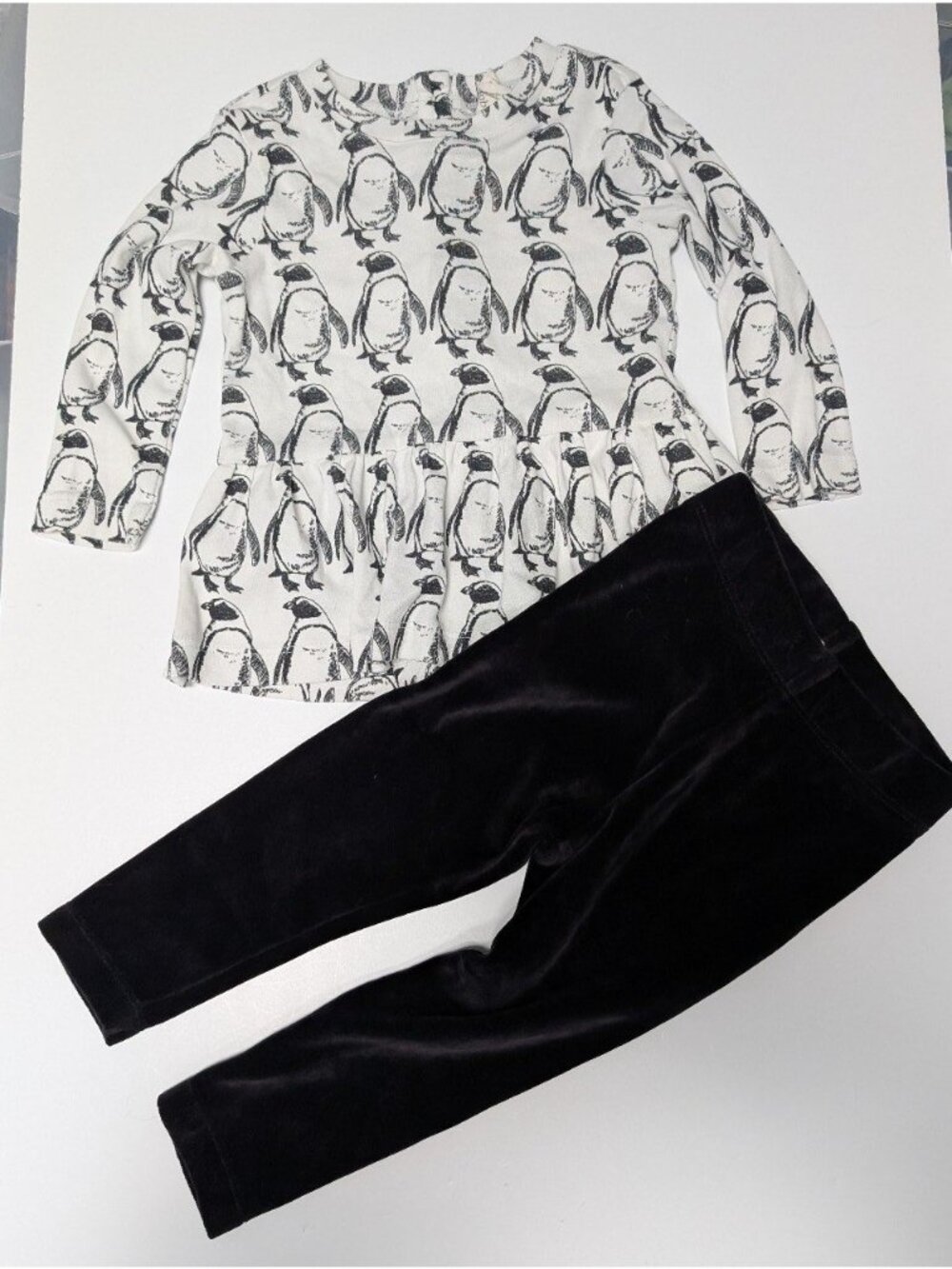 Kate Quinn Long Sleeve Top Leggings Set Penguins Velour 18-24 Months Christmas